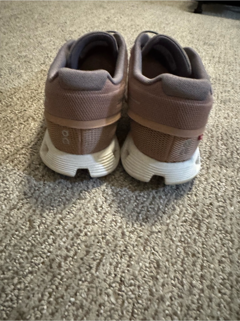 On Running Women’s Cloud 5 Sneakers in rust and gray 10M - Picture 4 of 6